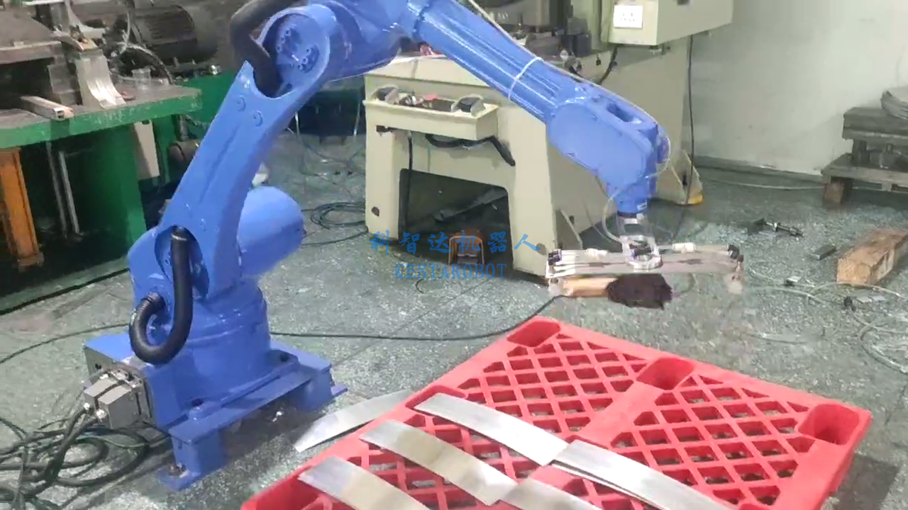 二拖一沖壓機(jī)器人(圖2) 二拖一沖壓機(jī)器人(圖2)