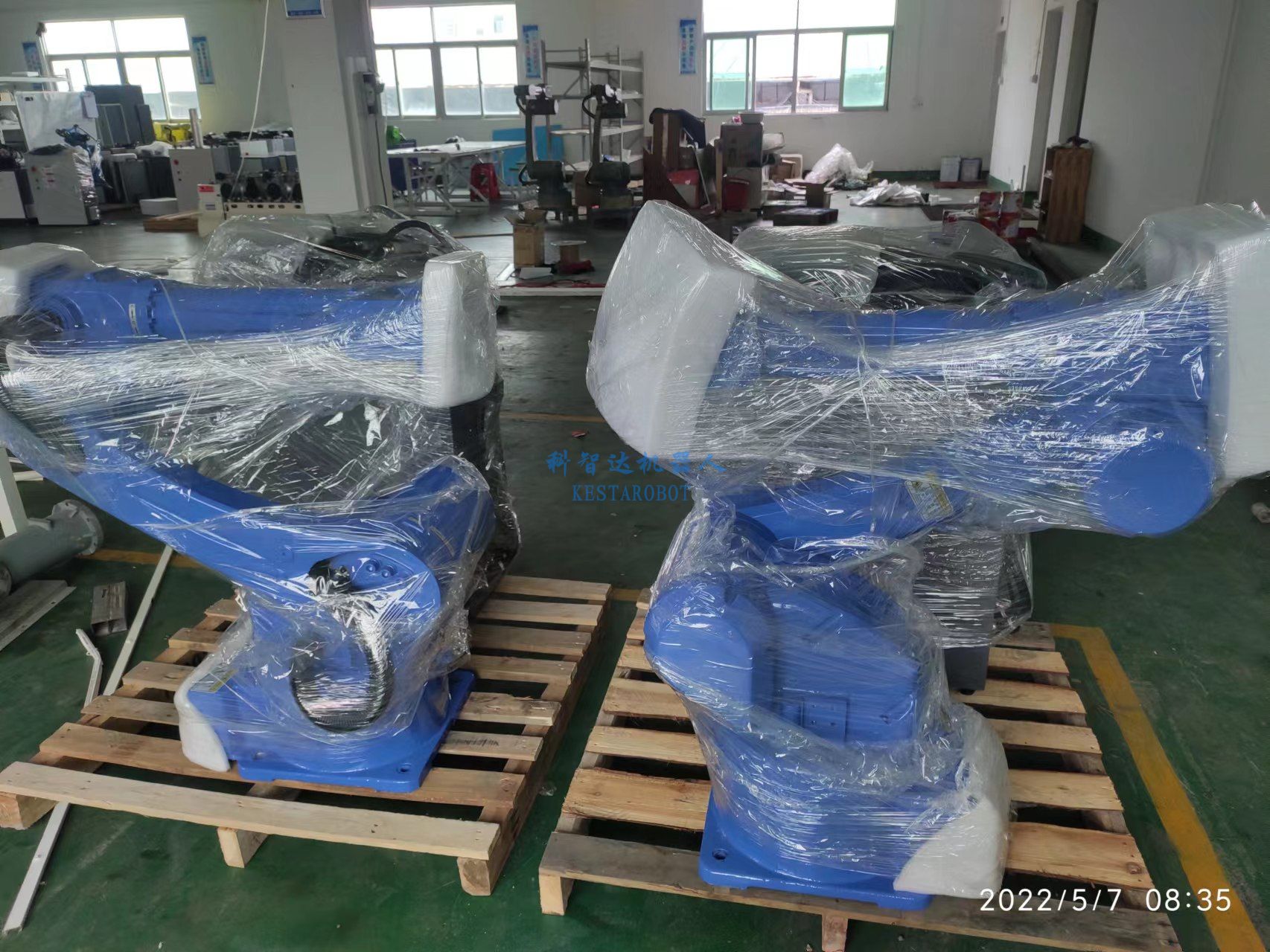 三臺噴涂機(jī)器人出貨福建(圖2) 三臺噴涂機(jī)器人出貨福建(圖2)